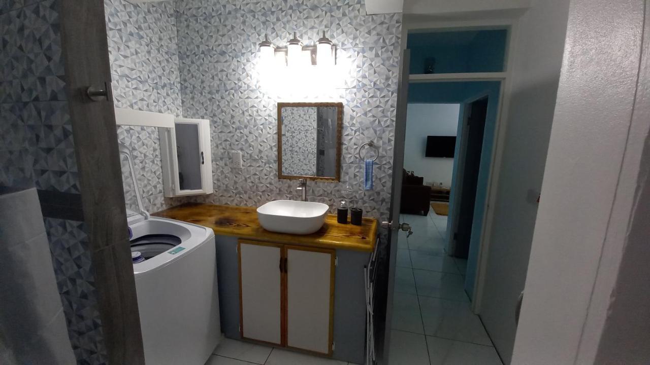 Cozy Vacation Retreat With Free Parking Leilighet Roseau Eksteriør bilde
