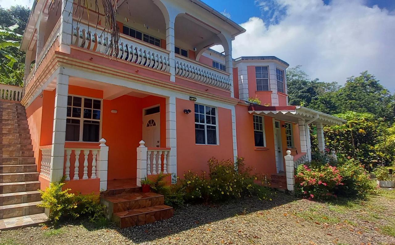 Cozy Vacation Retreat With Free Parking Leilighet Roseau Eksteriør bilde